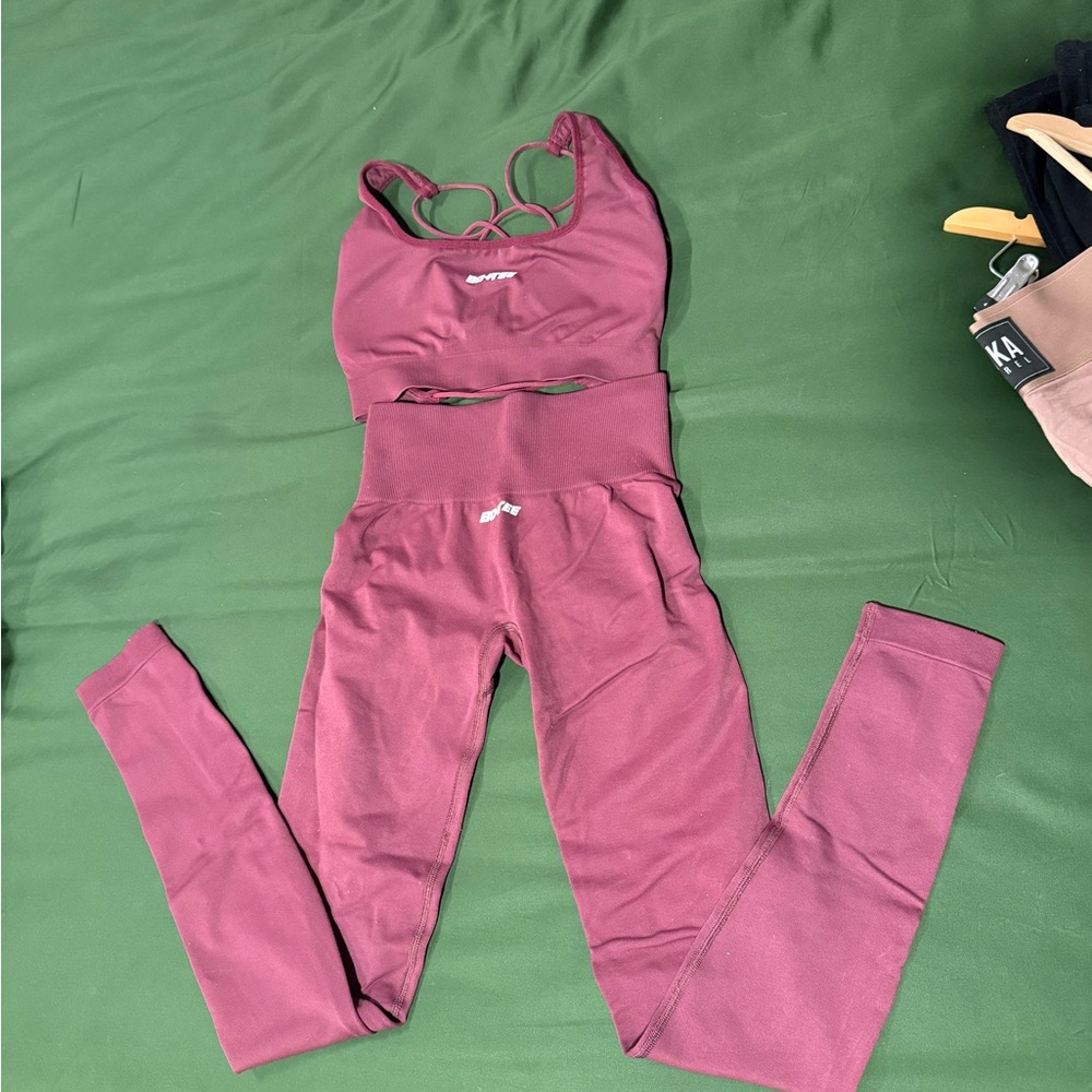 Bo+Tee Workout Set! - Picture 3 of 6